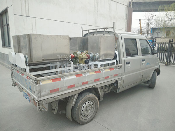 发往江苏徐州的四台不锈钢洗面机已装车